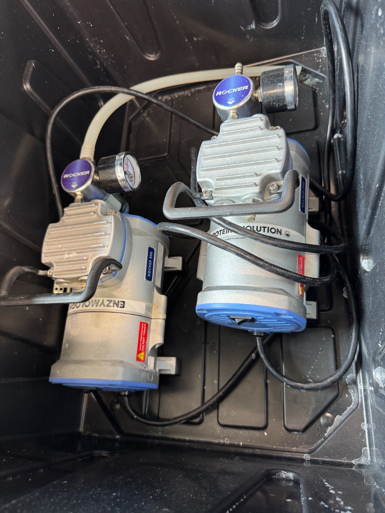 Image of Rocker 300 Vacuum Pumps - Quantity 2